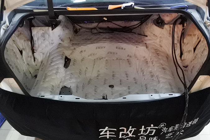全面升级，丰田皇冠大能专业定制版隔音再配德国伊顿音响+美国霸克功放